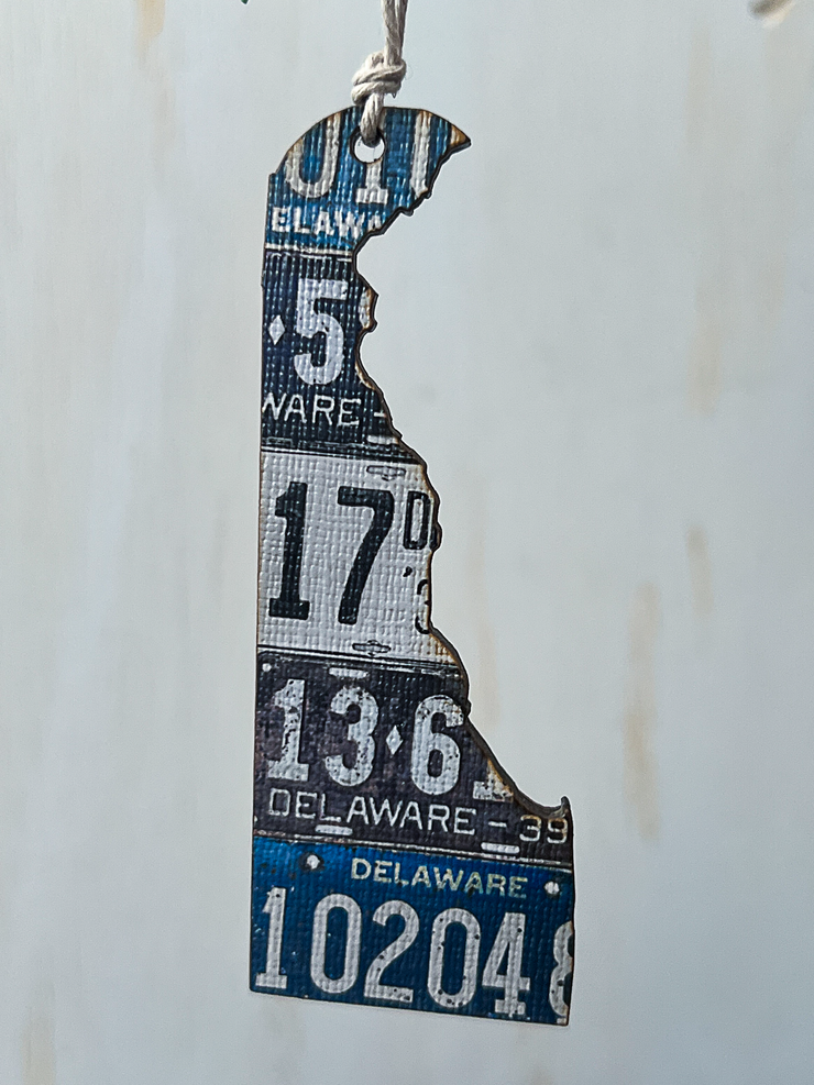 Delaware Vintage License Plate Ornament Magnet