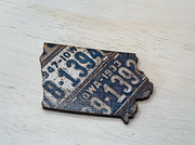 Iowa Vintage License Plate Ornament Magnet