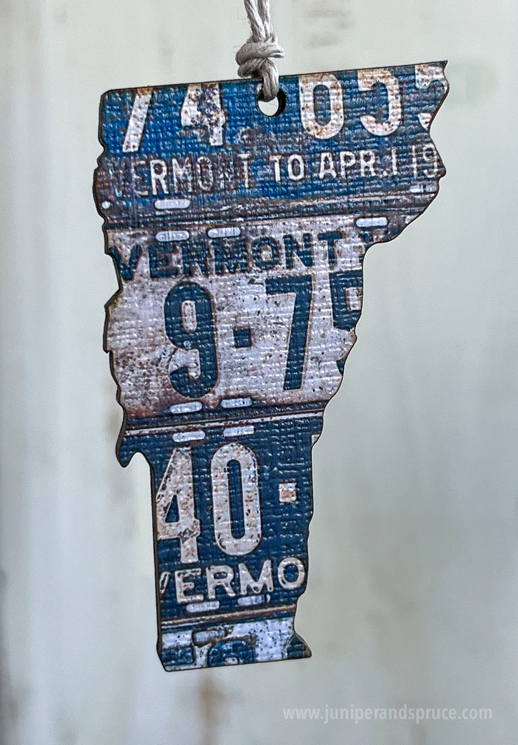 Vermont Vintage License Plate Ornament Magnet